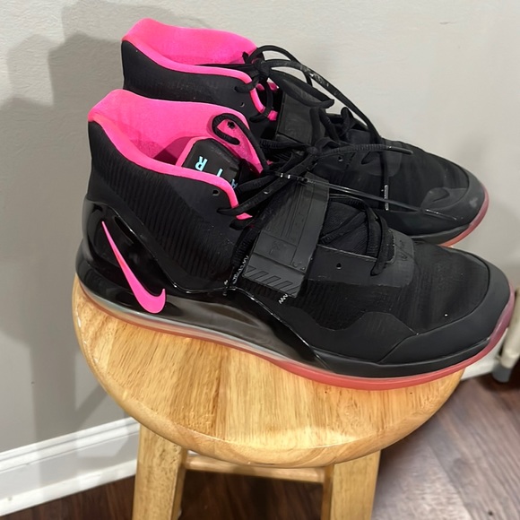 Nike - Picture 4 of 6